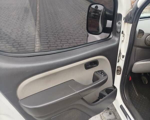 Белый Фиат Добло, объемом двигателя 1.9 л и пробегом 300 тыс. км за 4500 $, фото 16 на Automoto.ua