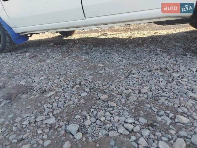 Белый Фиат Добло, объемом двигателя 1.91 л и пробегом 300 тыс. км за 3700 $, фото 4 на Automoto.ua