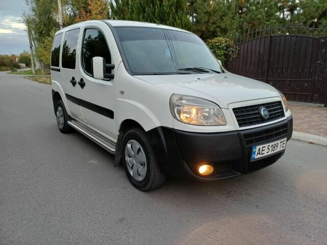 Белый Фиат Добло, объемом двигателя 1.6 л и пробегом 250 тыс. км за 5150 $, фото 2 на Automoto.ua