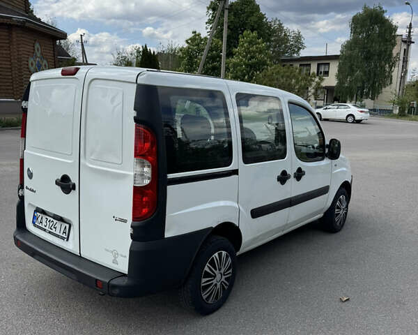 Белый Фиат Добло, объемом двигателя 1.6 л и пробегом 260 тыс. км за 3400 $, фото 5 на Automoto.ua