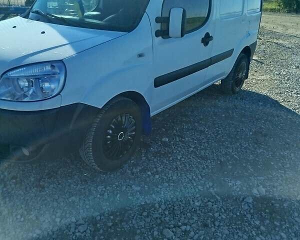 Белый Фиат Добло, объемом двигателя 1.91 л и пробегом 300 тыс. км за 3700 $, фото 5 на Automoto.ua