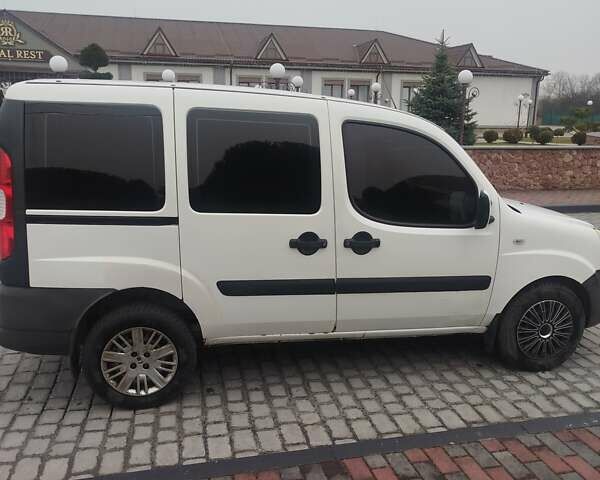 Белый Фиат Добло, объемом двигателя 1.9 л и пробегом 300 тыс. км за 4500 $, фото 12 на Automoto.ua