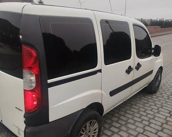 Белый Фиат Добло, объемом двигателя 1.9 л и пробегом 300 тыс. км за 4500 $, фото 10 на Automoto.ua