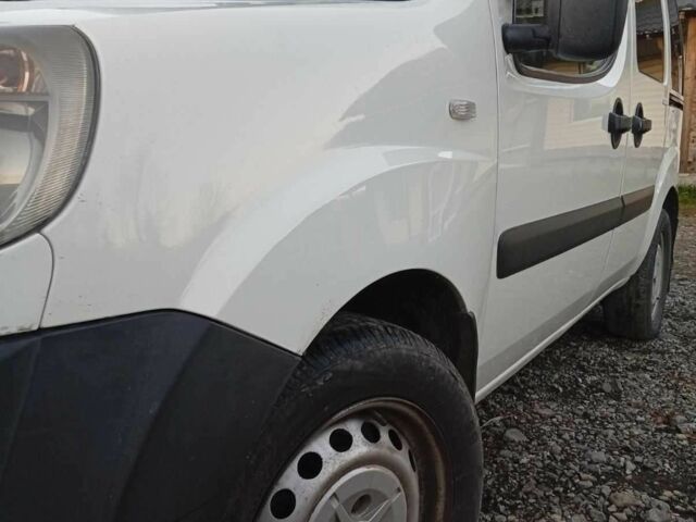 Белый Фиат Добло, объемом двигателя 1.9 л и пробегом 365 тыс. км за 3500 $, фото 5 на Automoto.ua