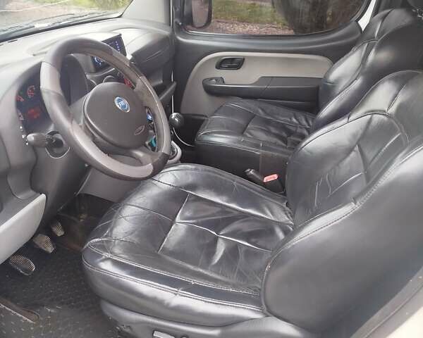 Белый Фиат Добло, объемом двигателя 1.9 л и пробегом 300 тыс. км за 4500 $, фото 15 на Automoto.ua