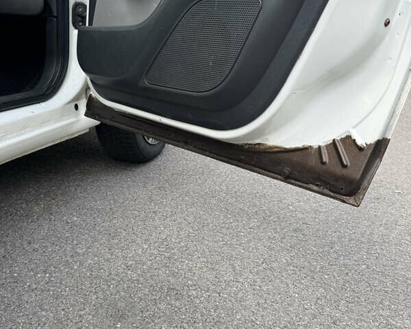 Белый Фиат Добло, объемом двигателя 1.6 л и пробегом 260 тыс. км за 3400 $, фото 15 на Automoto.ua