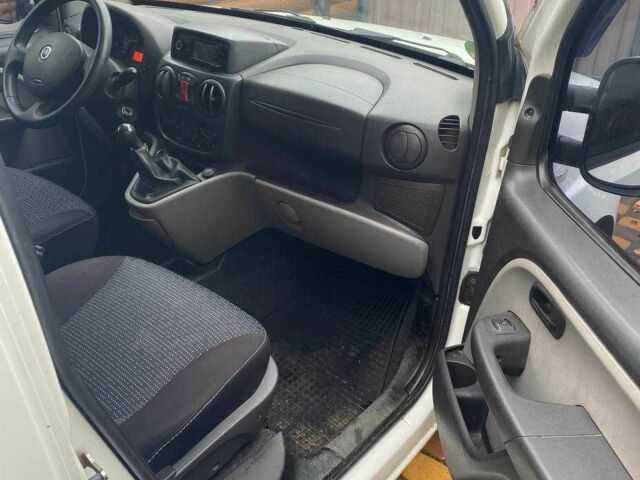 Белый Фиат Добло, объемом двигателя 1.9 л и пробегом 266 тыс. км за 3700 $, фото 8 на Automoto.ua