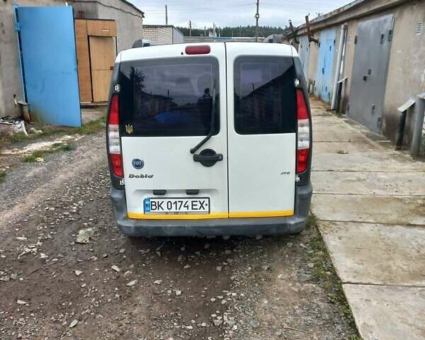 Белый Фиат Добло, объемом двигателя 1.91 л и пробегом 330 тыс. км за 4000 $, фото 1 на Automoto.ua