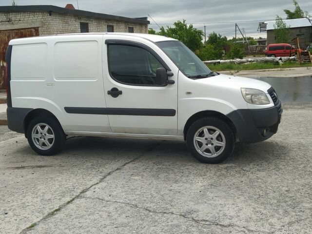 Белый Фиат Добло, объемом двигателя 1.9 л и пробегом 140 тыс. км за 3500 $, фото 2 на Automoto.ua