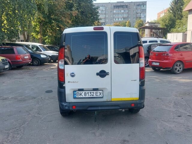 Белый Фиат Добло, объемом двигателя 1.2 л и пробегом 320 тыс. км за 3750 $, фото 6 на Automoto.ua