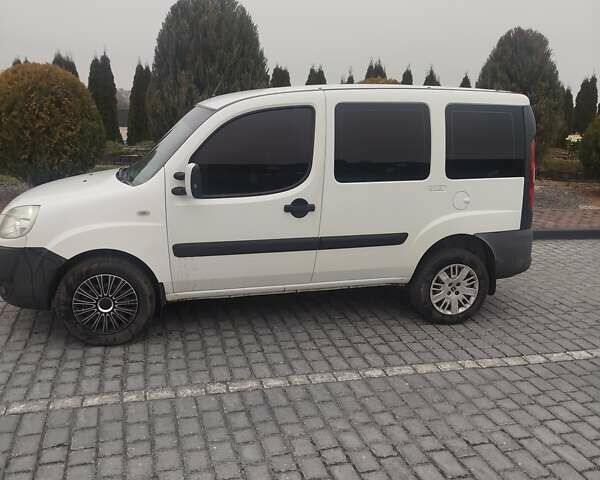 Белый Фиат Добло, объемом двигателя 1.9 л и пробегом 300 тыс. км за 4500 $, фото 6 на Automoto.ua