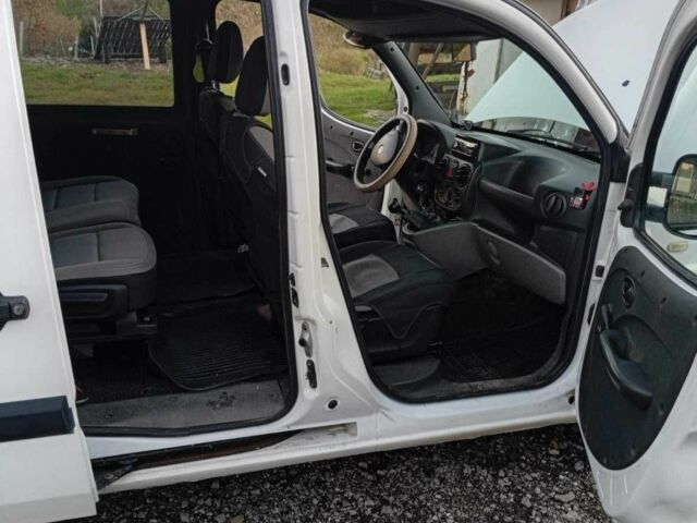 Белый Фиат Добло, объемом двигателя 1.9 л и пробегом 365 тыс. км за 3500 $, фото 8 на Automoto.ua