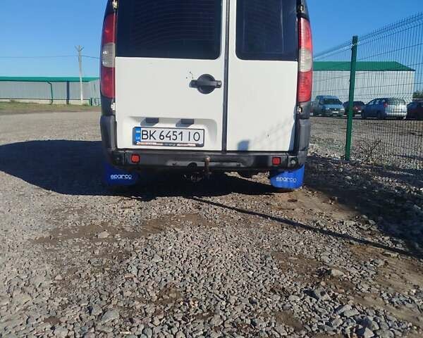 Белый Фиат Добло, объемом двигателя 1.91 л и пробегом 300 тыс. км за 3700 $, фото 8 на Automoto.ua