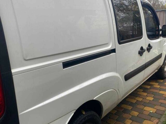 Белый Фиат Добло, объемом двигателя 1.9 л и пробегом 266 тыс. км за 3700 $, фото 1 на Automoto.ua