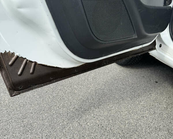 Белый Фиат Добло, объемом двигателя 1.6 л и пробегом 260 тыс. км за 3400 $, фото 17 на Automoto.ua