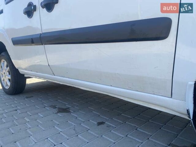 Белый Фиат Добло, объемом двигателя 1.6 л и пробегом 365 тыс. км за 3550 $, фото 6 на Automoto.ua