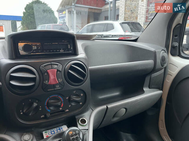 Белый Фиат Добло, объемом двигателя 1.37 л и пробегом 175 тыс. км за 4200 $, фото 12 на Automoto.ua