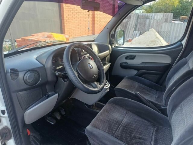 Белый Фиат Добло, объемом двигателя 1.6 л и пробегом 250 тыс. км за 5150 $, фото 13 на Automoto.ua