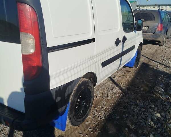 Белый Фиат Добло, объемом двигателя 1.91 л и пробегом 300 тыс. км за 3700 $, фото 6 на Automoto.ua