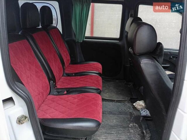 Белый Фиат Добло, объемом двигателя 1.37 л и пробегом 298 тыс. км за 2999 $, фото 2 на Automoto.ua