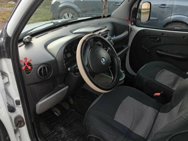 Белый Фиат Добло, объемом двигателя 1.9 л и пробегом 365 тыс. км за 3500 $, фото 7 на Automoto.ua