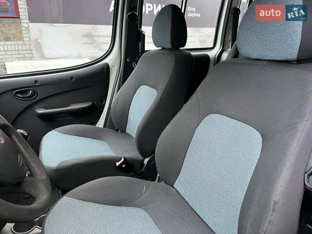 Белый Фиат Добло, объемом двигателя 1.37 л и пробегом 175 тыс. км за 4200 $, фото 10 на Automoto.ua