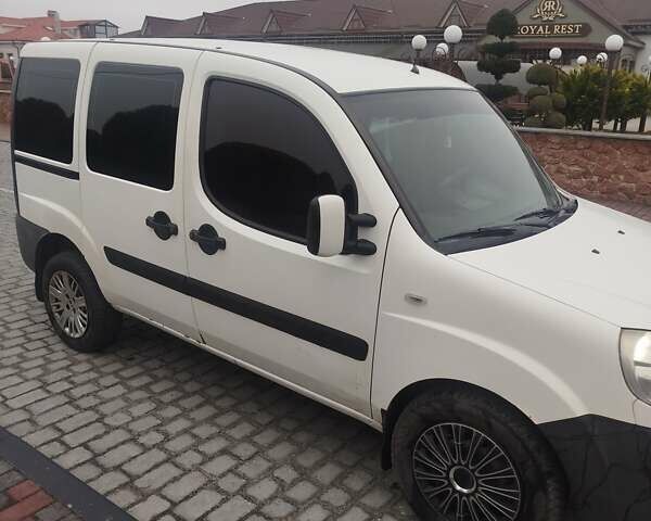 Белый Фиат Добло, объемом двигателя 1.9 л и пробегом 300 тыс. км за 4500 $, фото 13 на Automoto.ua