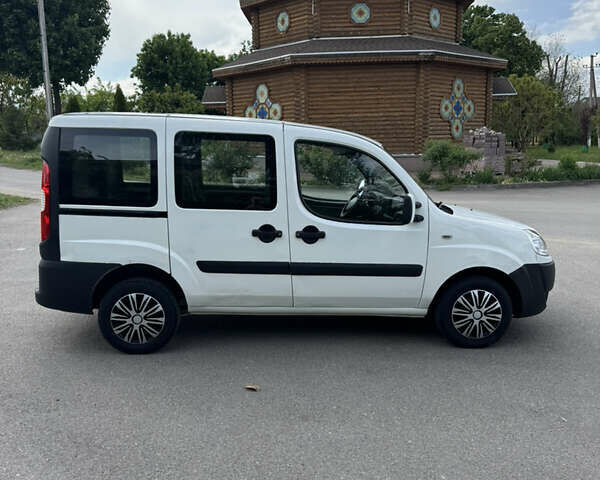 Белый Фиат Добло, объемом двигателя 1.6 л и пробегом 260 тыс. км за 3400 $, фото 6 на Automoto.ua