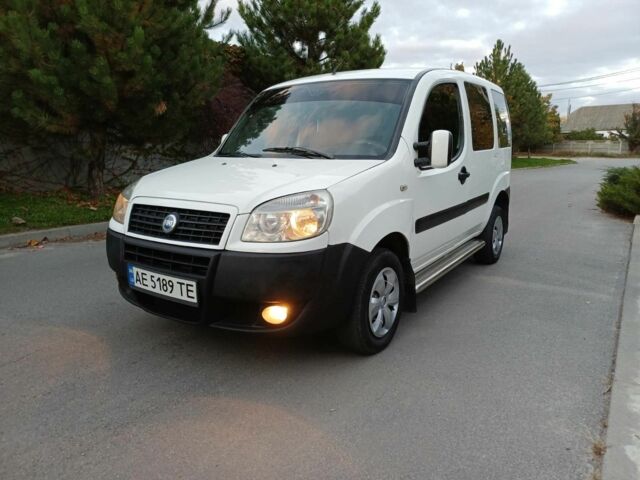 Белый Фиат Добло, объемом двигателя 1.6 л и пробегом 250 тыс. км за 5150 $, фото 1 на Automoto.ua