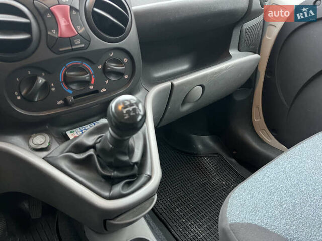 Белый Фиат Добло, объемом двигателя 1.37 л и пробегом 175 тыс. км за 4200 $, фото 13 на Automoto.ua