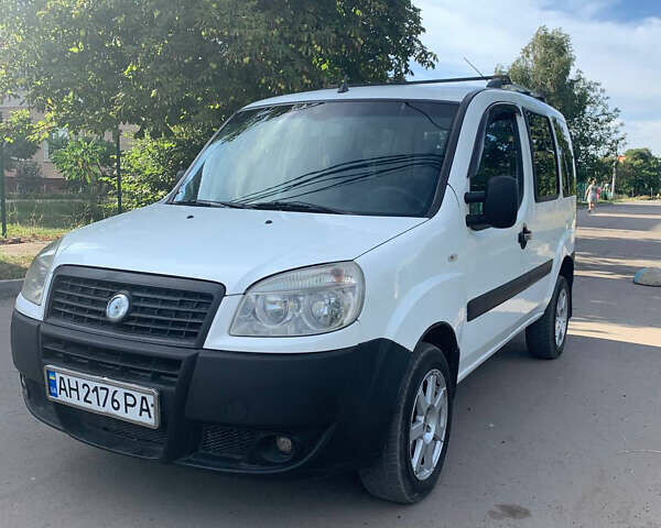 Белый Фиат Добло, объемом двигателя 1.4 л и пробегом 250 тыс. км за 3999 $, фото 7 на Automoto.ua