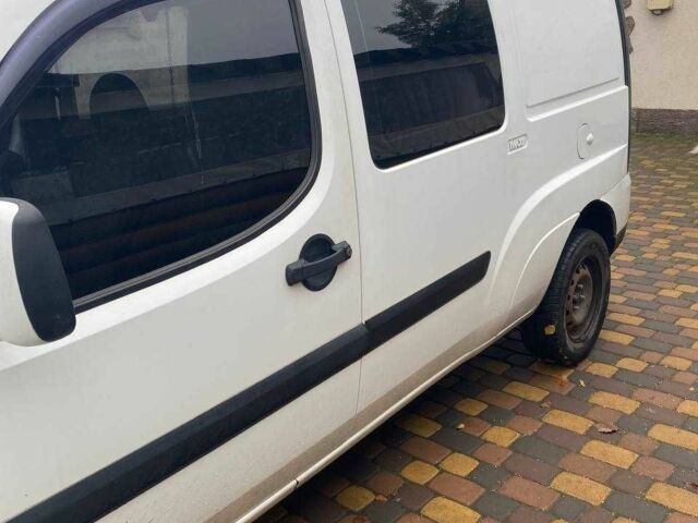 Белый Фиат Добло, объемом двигателя 1.9 л и пробегом 266 тыс. км за 3700 $, фото 4 на Automoto.ua