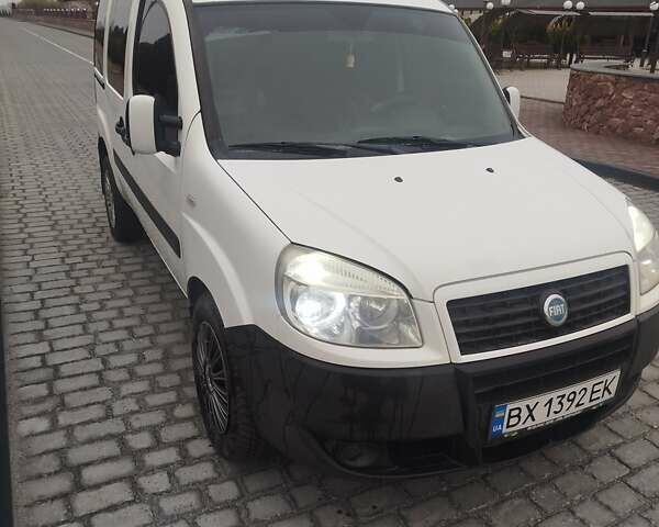Белый Фиат Добло, объемом двигателя 1.9 л и пробегом 300 тыс. км за 4500 $, фото 1 на Automoto.ua