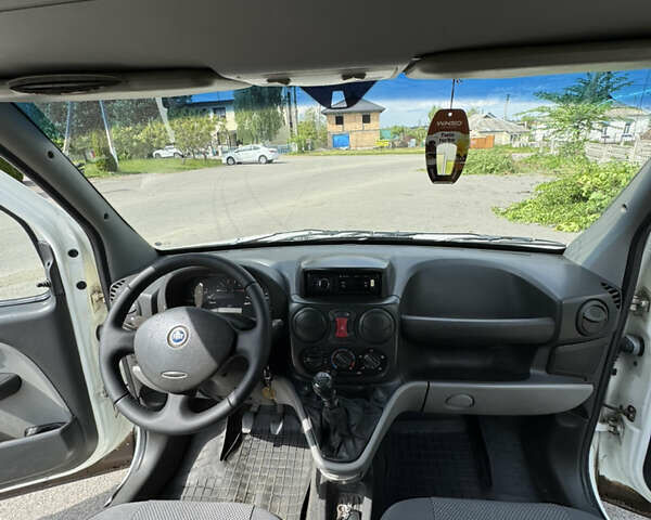 Белый Фиат Добло, объемом двигателя 1.6 л и пробегом 260 тыс. км за 3400 $, фото 18 на Automoto.ua