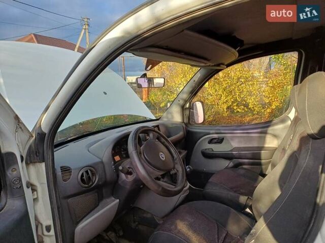 Белый Фиат Добло, объемом двигателя 1.9 л и пробегом 342 тыс. км за 3800 $, фото 6 на Automoto.ua