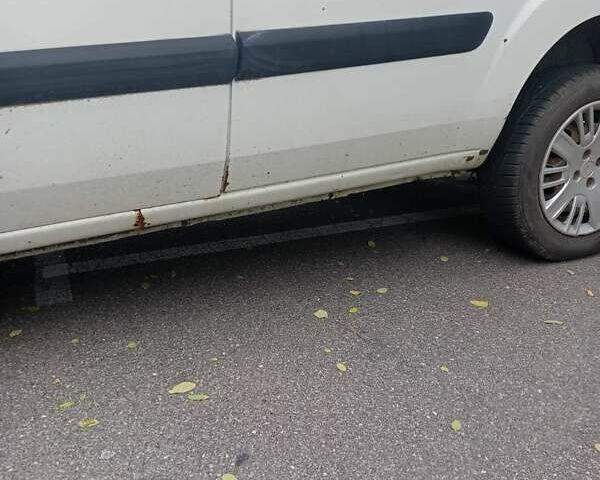 Белый Фиат Добло, объемом двигателя 1.4 л и пробегом 215 тыс. км за 3300 $, фото 5 на Automoto.ua