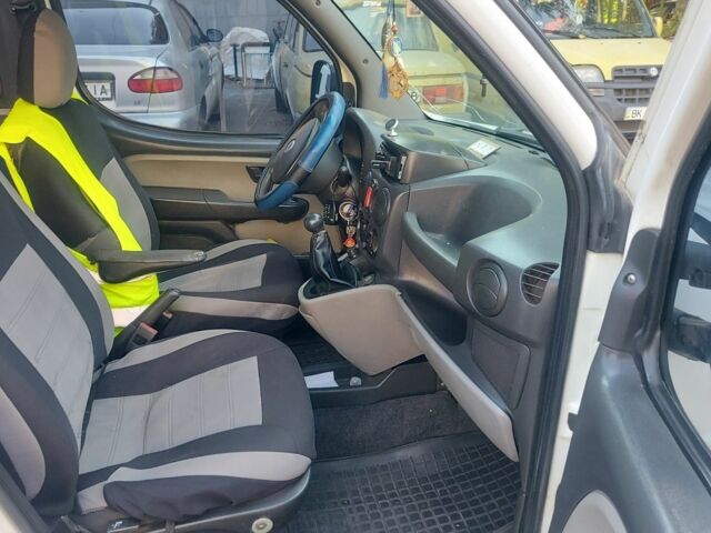 Белый Фиат Добло, объемом двигателя 1.2 л и пробегом 320 тыс. км за 3750 $, фото 7 на Automoto.ua