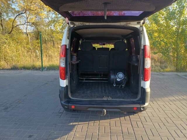 Белый Фиат Добло, объемом двигателя 1.6 л и пробегом 250 тыс. км за 5150 $, фото 9 на Automoto.ua