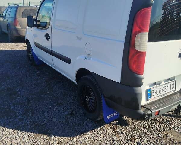 Белый Фиат Добло, объемом двигателя 1.91 л и пробегом 300 тыс. км за 3700 $, фото 9 на Automoto.ua