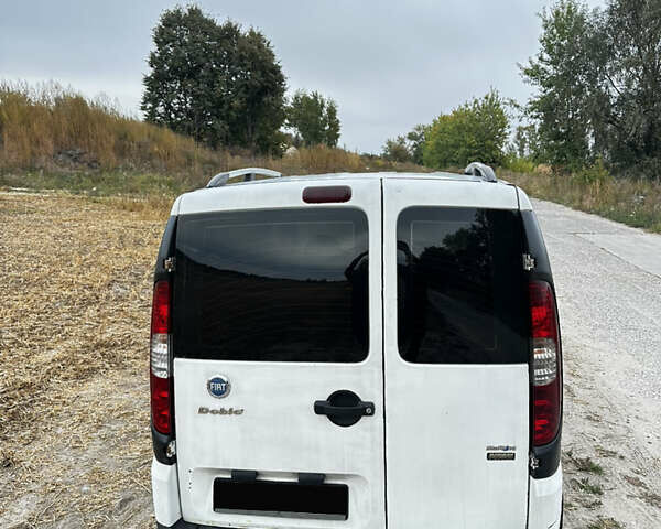 Белый Фиат Добло, объемом двигателя 1.3 л и пробегом 305 тыс. км за 4550 $, фото 6 на Automoto.ua