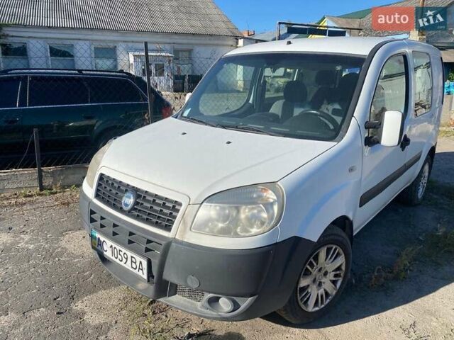 Белый Фиат Добло, объемом двигателя 1.25 л и пробегом 230 тыс. км за 3200 $, фото 2 на Automoto.ua