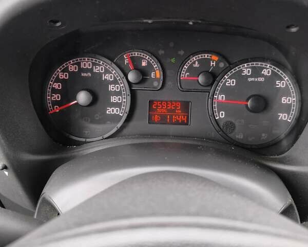 Белый Фиат Добло, объемом двигателя 1.2 л и пробегом 260 тыс. км за 4200 $, фото 16 на Automoto.ua