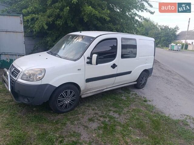 Белый Фиат Добло, объемом двигателя 1.9 л и пробегом 340 тыс. км за 5600 $, фото 9 на Automoto.ua