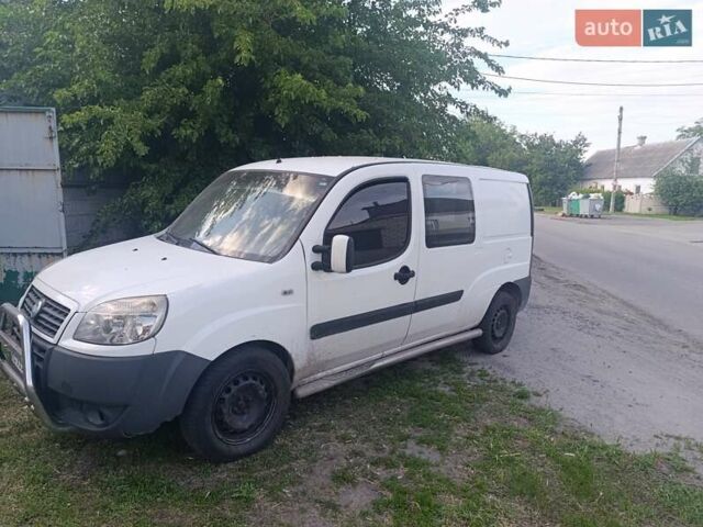 Белый Фиат Добло, объемом двигателя 1.9 л и пробегом 340 тыс. км за 5600 $, фото 1 на Automoto.ua