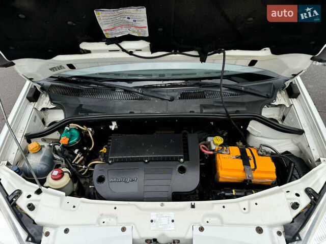 Білий Фіат Добло, об'ємом двигуна 1.3 л та пробігом 317 тис. км за 4650 $, фото 47 на Automoto.ua