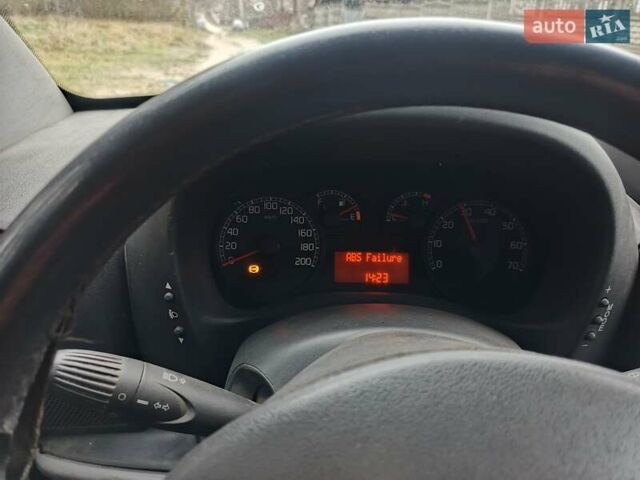 Белый Фиат Добло, объемом двигателя 1.9 л и пробегом 308 тыс. км за 4200 $, фото 2 на Automoto.ua