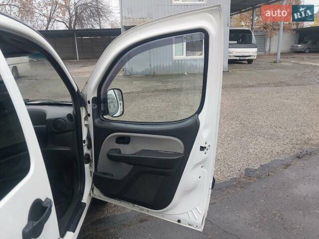 Белый Фиат Добло, объемом двигателя 1.9 л и пробегом 216 тыс. км за 4900 $, фото 19 на Automoto.ua