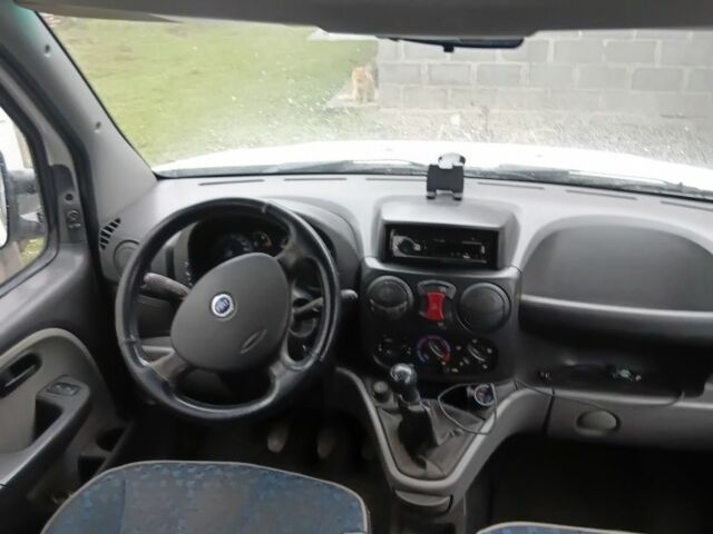 Белый Фиат Добло, объемом двигателя 1.3 л и пробегом 218 тыс. км за 5500 $, фото 2 на Automoto.ua