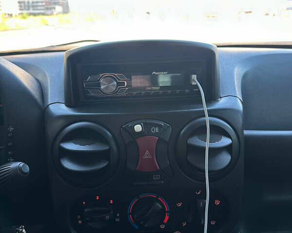 Белый Фиат Добло, объемом двигателя 1.3 л и пробегом 305 тыс. км за 4550 $, фото 10 на Automoto.ua