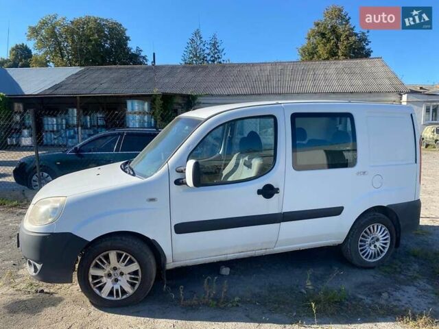 Белый Фиат Добло, объемом двигателя 1.25 л и пробегом 230 тыс. км за 3200 $, фото 3 на Automoto.ua